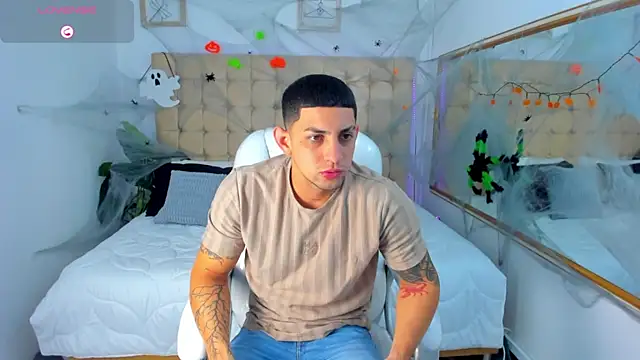 Snapshot of Alex_cute77 chatting on 10.09.25 Alex cute77 online show from 10.09.25