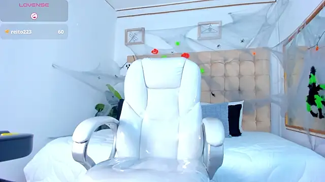 Snapshot of Alex_cute77 chatting on 10.13.25 Alex cute77 online show from 10.13.25