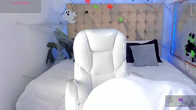 Snapshot of Alex_cute77 chatting on 10.23.25 Alex cute77 online show from 10.23.25