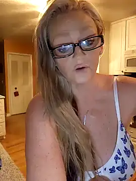 Snapshot of Southern_Bella chatting on 12.05.24 Southern Bella online show from 12.05.24