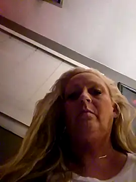 Snapshot of Southern_Bella chatting on 09.25.25 Southern Bella online show from 09.25.25