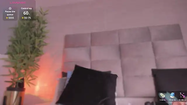 Snapshot of mia_crawford chatting on 02.05.25 mia crawford online show from 02.05.25