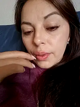 Snapshot of seherlatin chatting on 10.19.25 seherlatin online show from 10.19.25