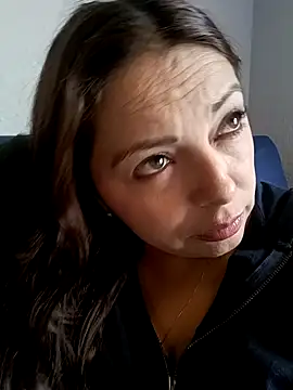 Snapshot of seherlatin chatting on 10.20.25 seherlatin online show from 10.20.25