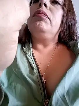 Snapshot of seherlatin chatting on 11.10.25 seherlatin online show from 11.10.25