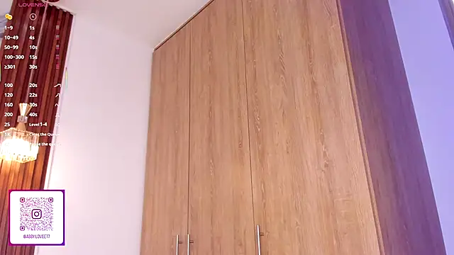 Gabbyy  online show from 10.17.25