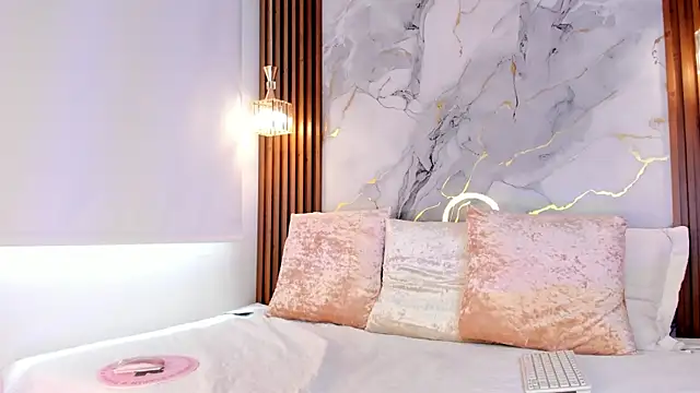 Gabbyy  online show from 10.28.25