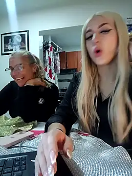 Snapshot of eva-2023 chatting on 12.11.24 eva-2023 online show from 12.11.24