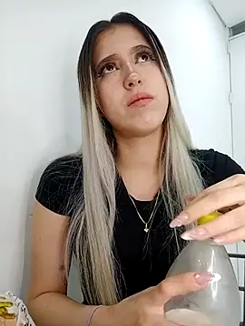 Snapshot of eva-2023 chatting on 10.25.25 eva-2023 online show from 10.25.25