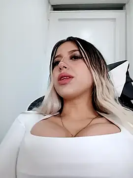 Snapshot of eva-2023 chatting on 11.09.25 eva-2023 online show from 11.09.25