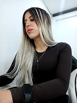 Snapshot of eva-2023 chatting on 11.20.25 eva-2023 online show from 11.20.25