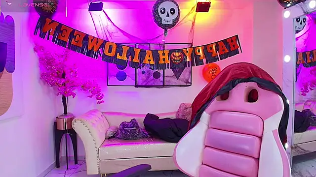 Isa reel online show from 10.30.25