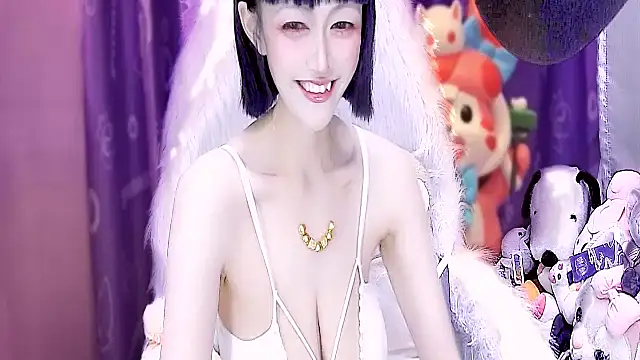 Snapshot of kumamon- chatting on 11.13.25 kumamon- online show from 11.13.25