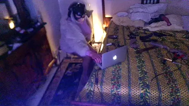 Snapshot of CharlotteVixxens chatting on 04.30.26 CharlotteVixxens online show from 04.30.26