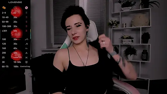 Snapshot of _Rein_ramm chatting on 10.22.25 Rein ramm online show from 10.22.25