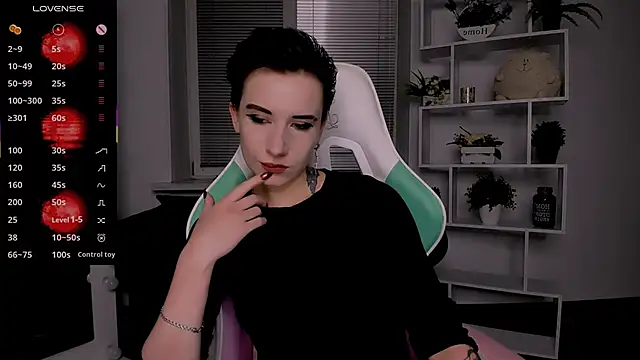 Snapshot of _Rein_ramm chatting on 10.24.25 Rein ramm online show from 10.24.25