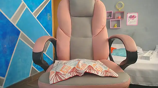 MeganMilF2 online show from 02.04.25