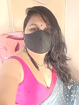 Snapshot of Love-priya chatting on 10.08.25 Love-priya online show from 10.08.25