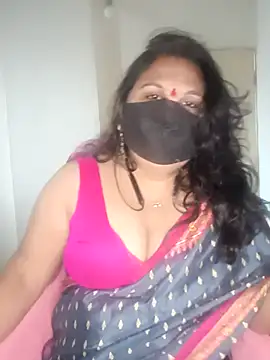 Snapshot of Love-priya chatting on 11.07.25 Love-priya online show from 11.07.25