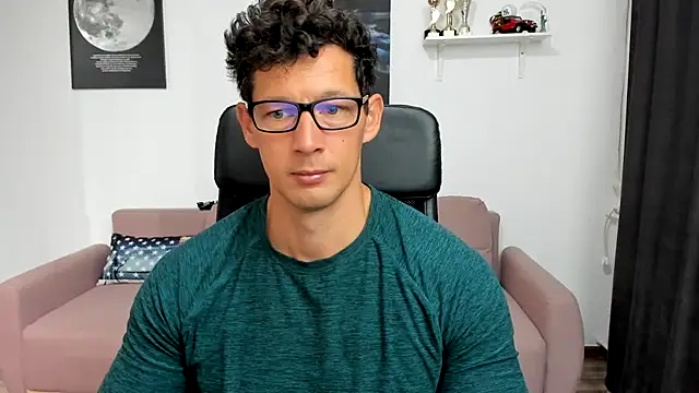 Snapshot of BrutusK08 chatting on 10.03.25 BrutusK08 online show from 10.03.25