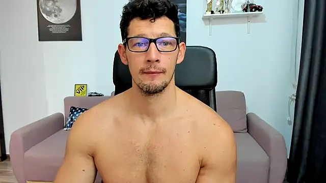 Snapshot of BrutusK08 chatting on 11.11.25 BrutusK08 online show from 11.11.25