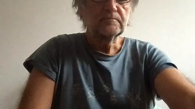 Snapshot of artXhibitor chatting on 10.19.25 artXhibitor online show from 10.19.25