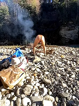 Snapshot of artXhibitor chatting on 11.05.25 artXhibitor online show from 11.05.25