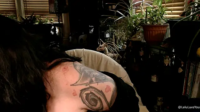 Snapshot of LeluLuvsYou chatting on 09.11.25 LeluLuvsYou online show from 09.11.25