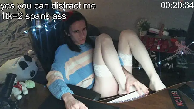 Snapshot of izilizi_23 chatting on 12.11.24 izilizi 23 online show from 12.11.24