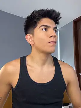 Snapshot of santiago_01 chatting on 10.03.25 santiago 01 online show from 10.03.25