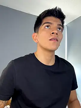 Snapshot of santiago_01 chatting on 10.15.25 santiago 01 online show from 10.15.25