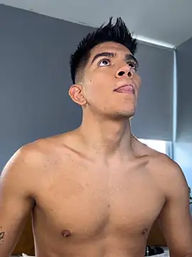 Snapshot of santiago_01 chatting on 10.19.25 santiago 01 online show from 10.19.25