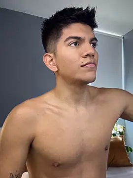 Snapshot of santiago_01 chatting on 10.22.25 santiago 01 online show from 10.22.25