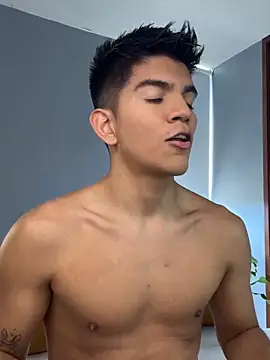 Snapshot of santiago_01 chatting on 10.26.25 santiago 01 online show from 10.26.25