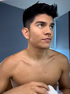 Snapshot of santiago_01 chatting on 10.30.25 santiago 01 online show from 10.30.25