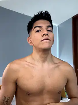 Snapshot of santiago_01 chatting on 11.08.25 santiago 01 online show from 11.08.25