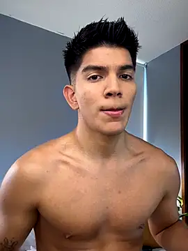 Snapshot of santiago_01 chatting on 11.10.25 santiago 01 online show from 11.10.25