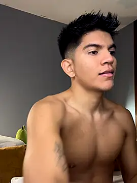 Snapshot of santiago_01 chatting on 11.11.25 santiago 01 online show from 11.11.25