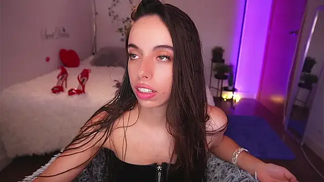 Dayna Nebula online show from 09.20.25