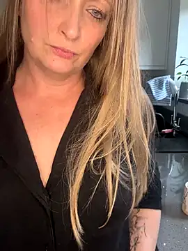 HoneyBluex online show from 11.13.25