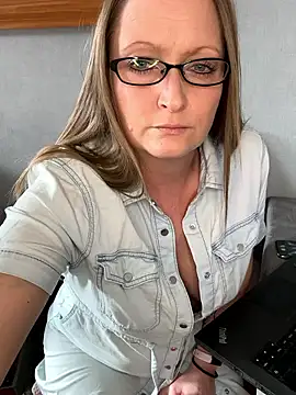 HoneyBluex online show from 02.04.26