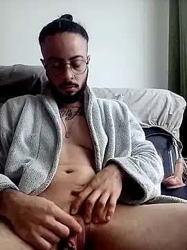 Snapshot of Henrimartim chatting on 12.19.24 Henrimartim online show from 12.19.24