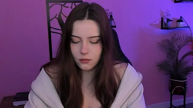 CoralineKeyns online show from 03.06.25