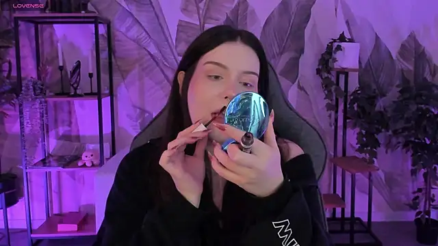 CoralineKeyns online show from 09.27.25