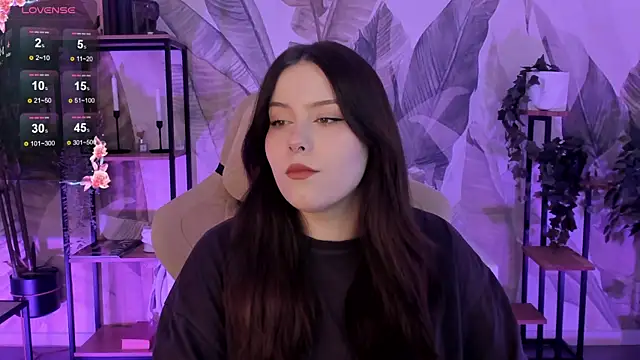 CoralineKeyns online show from 11.07.25