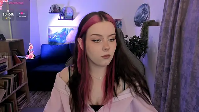 CoralineKeyns online show from 04.28.26