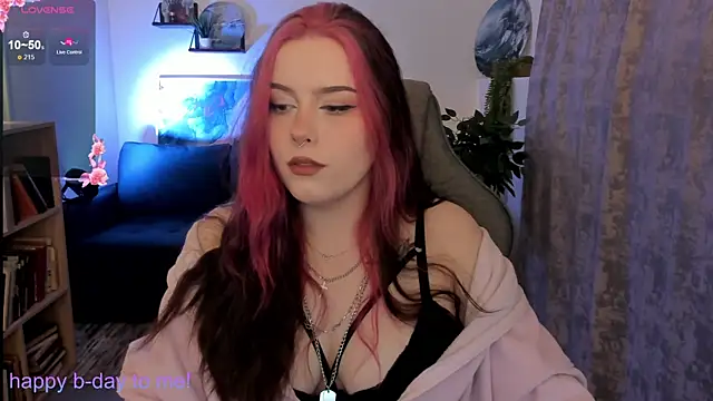 Snapshot of CoralineKeyns chatting on 05.14.26 CoralineKeyns online show from 05.14.26