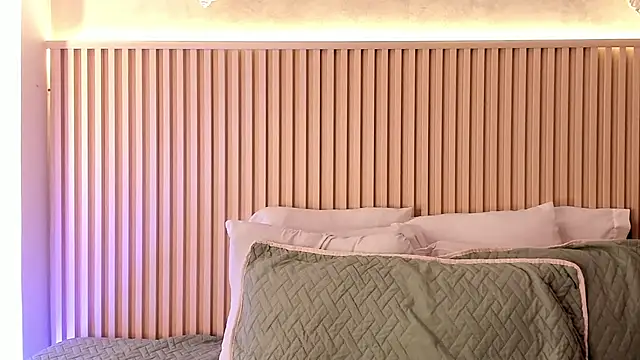 Snapshot of daiana_curly chatting on 10.11.25 daiana curly online show from 10.11.25