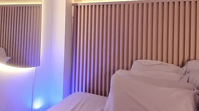 Snapshot of daiana_curly chatting on 10.13.25 daiana curly online show from 10.13.25