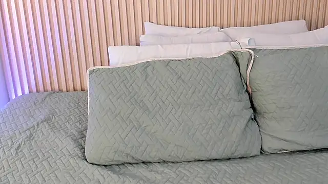 Snapshot of daiana_curly chatting on 10.14.25 daiana curly online show from 10.14.25